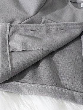 Elladie kids بدلة شتوية للفتيات الصغيرات تتكون من جاكيت أبيض الأكمام مع جيب وهمي بأكمام طويلة رمادية اللون، مقترنة بسروال فضفاض بخصر مزين بأزرار اللؤلؤ، مناسبة للخريف والشتاء
