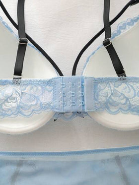 DelicateAllure مجموعة صدرية بالونية مكونة من 2 قطعة، ذات كأس مشكل بسلك داعم، تعزز الإبراز والإثارة، مزينة بتطريز دانتيل ملون بتصميم مكشكش وزهري، مريحة وأنيقة للنساء