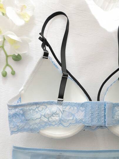 DelicateAllure مجموعة صدرية بالونية مكونة من 2 قطعة، ذات كأس مشكل بسلك داعم، تعزز الإبراز والإثارة، مزينة بتطريز دانتيل ملون بتصميم مكشكش وزهري، مريحة وأنيقة للنساء