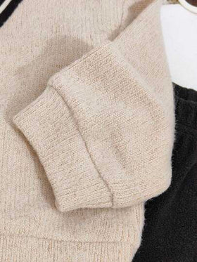 SHEIN Playful Pals مجموعة ملابس علوية وبنطلون طويل الأكمام مريحة للأطفال الصغار، مكونة من ملابس علوية بياقة عالية ذو تباين أبيض مع خطوط مضلعة بلون المشمش، وبنطلون ناعم، مناسبة للارتداء اليومي في فصلي الخريف والشتاء، قطعتان