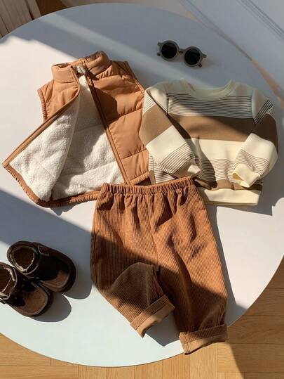 SHEIN 3 قطع طقم ملابس للأطفال الرضع البنين/البنات، تتكون من: بلوزة كاجوال بأكمام طويلة مخططة، بنطلون كوردروي كاجوال، جاكيت سميكة، مناسب للارتداء اليومي، للخارج، للرياضة، للتزلج في فصل الخريف/الشتاء