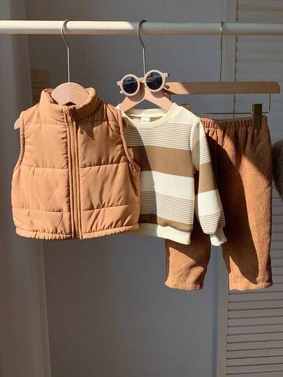 SHEIN 3 قطع طقم ملابس للأطفال الرضع البنين/البنات، تتكون من: بلوزة كاجوال بأكمام طويلة مخططة، بنطلون كوردروي كاجوال، جاكيت سميكة، مناسب للارتداء اليومي، للخارج، للرياضة، للتزلج في فصل الخريف/الشتاء