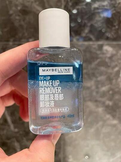 Maybelline منظف عيون وشفاه من مايبيلين - صيغة خالية من الزيوت وخفيفة جدًا، يذيب بسرعة الماسكارا المقاومة للماء والأحمر الشفاه الثابت، لطيف وغير مهيج، يغذي منطقة العين الحساسة، حليب تنظيف مرطب بدون شطف، حجم محمول 100 مل، تنظيف سريع يومي، بدون بقايا، غير...