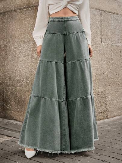 SHEIN SXY جينز نسائي بلون باهت بطراز صديقها السائب ذو تصميم مفكك الحافة ومرقع