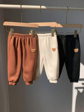 SHEIN 3 قطع بنطلون رياضي للأطفال الصبية مبطن حراريًا مع تصميم دب لطيف، مجموعة ملابس مريحة وعملية للارتداء اليومي، مناسبة للاستخدام الداخلي والخارجي والتزلج والرياضة والحفلات وتصوير الصور والمهرجانات والملابس الرياضية والجوجرز وعيد الميلاد ورأس السنة