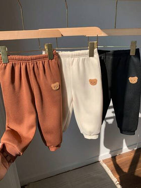 SHEIN 3 قطع بنطلون رياضي للأطفال الصبية مبطن حراريًا مع تصميم دب لطيف، مجموعة ملابس مريحة وعملية للارتداء اليومي، مناسبة للاستخدام الداخلي والخارجي والتزلج والرياضة والحفلات وتصوير الصور والمهرجانات والملابس الرياضية والجوجرز وعيد الميلاد ورأس السنة