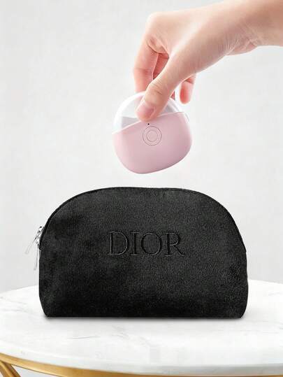 Dior حقيبة مستحضرات تجميل فاخرة بشكل صدفة من القطيفة السوداء