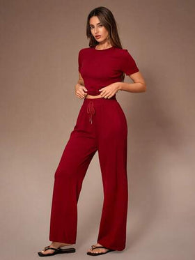 SHEIN طقم ملابس علوية كم قصير وبنطلون لون سادة ملابس كاجوال بيجامة للنساء بياقة مستديرة، بيجامة حمراء للنساء، طقم ملابس منزلية للنساء مكون من قطعتين