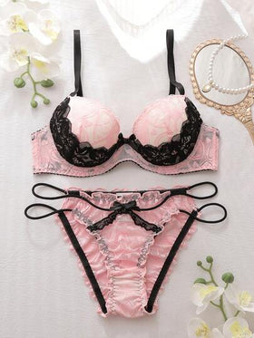 DelicateAllure طقم ملابس داخلية من الدانتيل باللونين الوردي والأسود، بتصميم كروشيه مفرغ، بحمالات رفيعة جذابة، مصنوع من خامات صديقة للبشرة وملائمة للاستخدام الحميمي