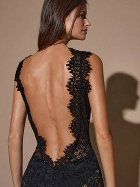 SHEIN BAE جمبسوت نسائية أنيقة للخروج والمناسبات، ذات تصميم أسود شفاف مزين بالدانتيل الأنيق، بتصميم ظهر مكشوف وساق واسعة غير متماثلة، مناسبة للاستخدام اليومي والمناسبات والأعياد مثل عيد الحب والهالوين والكريسماس