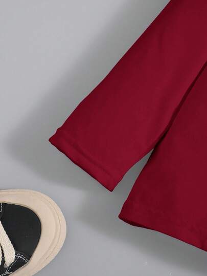 SHEIN طقم رياضي للأولاد مكون من قميص بياقة مستديرة وبأكمام طويلة وبنطال، قطعتان/طقم، بدلة رياضية للأولاد، ملابس نشطة للأطفال، ملابس رياضية للأطفال