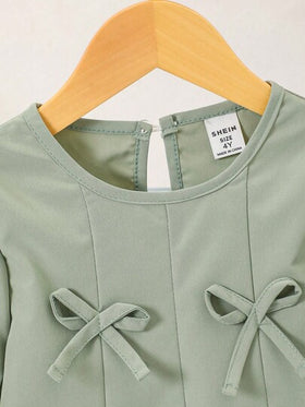 SHEIN Playful Pals مجموعة فتاة شابة أنيقة وحلوة 2 قطعة، تتكون من ملابس علوية مزينة بفيونكة + بنطلون واسع الساق، مناسبة للربيع والخريف