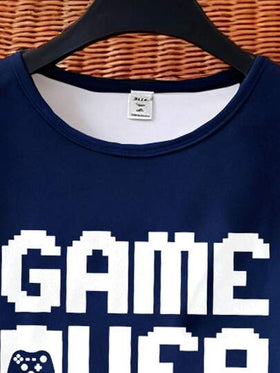 بيجامة مكونة من ملابس علوية بياقة مستديرة وأكمام طويلة مطبوع عليه "Game Over" وبنطلون مربعات بقصة فضفاضة لمراهقين، قماش محبوك مريح