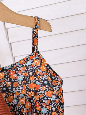 SHEIN مجموعة من قطعتين للبنات الصغيرات: كارديجان مضلع مريح مع زخرفة فيونكة وفستان قميص مطبوع بتصميم بسيط، مناسب للخروجات في فصلي الربيع والخريف