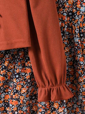 SHEIN مجموعة من قطعتين للبنات الصغيرات: كارديجان مضلع مريح مع زخرفة فيونكة وفستان قميص مطبوع بتصميم بسيط، مناسب للخروجات في فصلي الربيع والخريف