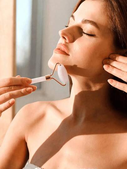 مجموعة أداة تدليك الوجه الجمالية 2 قطعة، تشمل أداة التدليك بالبكرة وألواح Gua Sha، مناسبة للجسم والظهر (قد تختلف الملمس قليلاً لكل عنصر)