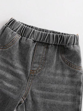 SHEIN مجموعة ملابس رياضية للأطفال الرضع بنطلون جينز أزرق وبلوزة بيضاء كاجوال، ملابس أطفال مشتركة للجنسين للخريف/الشتاء، 2 قطعة