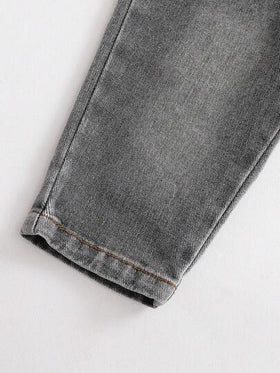 SHEIN مجموعة ملابس رياضية للأطفال الرضع بنطلون جينز أزرق وبلوزة بيضاء كاجوال، ملابس أطفال مشتركة للجنسين للخريف/الشتاء، 2 قطعة