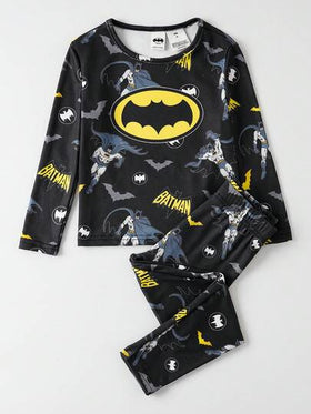 BATMAN X SHEIN 85th طقم بيجاما مكون من ملابس علوية كم طويل بطباعة كرتونية شاملة وبنطلون ليجنز للأولاد الصغار