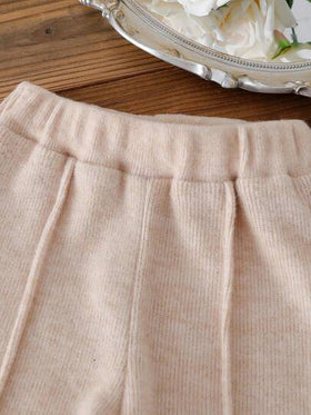 SHEIN طقم بناتي لعمر 0-3 سنوات، كنزة صوفية طويلة الأكمام بياقة دائرية أنيقة مزينة بفيونكة، مع بنطلون مصنوع من الأقمشة المحبوكة باللون المشمشي، مناسب للخروجات والمناسبات العادية وحفلات عيد الميلاد