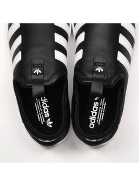 Adidas أحذية كاجوال سهلة الارتداء من القماش يونيسكس IG5717