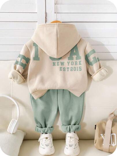 SHEIN مجموعة ملابس طفل صبي 2 قطعة، هوديي مطبوع بحرف جذاب + بنطلون أخضر، ملابس أطفال مشتركة بين الجنسين، ملابس شتوية للأطفال