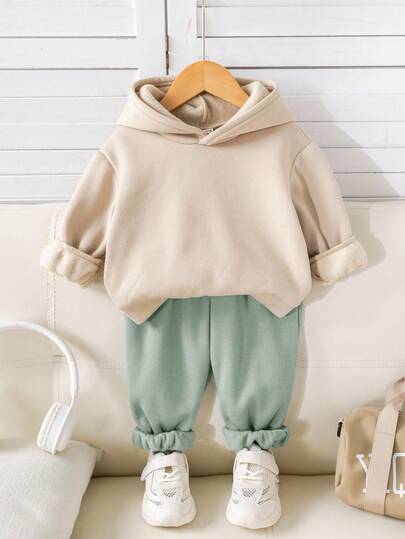 SHEIN مجموعة ملابس طفل صبي 2 قطعة، هوديي مطبوع بحرف جذاب + بنطلون أخضر، ملابس أطفال مشتركة بين الجنسين، ملابس شتوية للأطفال