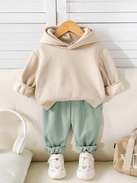 SHEIN مجموعة ملابس طفل صبي 2 قطعة، هوديي مطبوع بحرف جذاب + بنطلون أخضر، ملابس أطفال مشتركة بين الجنسين، ملابس شتوية للأطفال