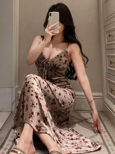 DAZY ثوب نوم طويل نسائي ذو تصميم رشيق مصنوع من قطع مخملية ودانتيل بطبعات زهرية جذابة وعتيقة رمضان