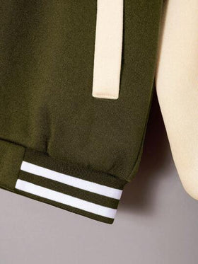 مجموعة بنطلون وبلوزة بأكمام راجلان مطبوع عليها حرف للأولاد الصغار بتصميم كاجوال وألوان متباينة، 2 قطعة