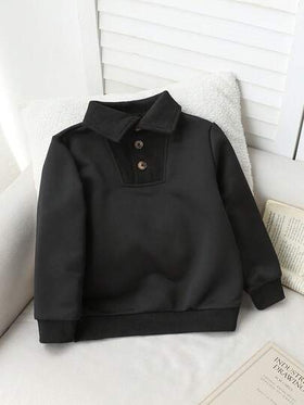 SHEIN Genkimix Kids بلوزة شتوية للأولاد ذات طوق منحدر، مناسبة بشكل خاص للخروجات والارتداء المدرسي في فصول الشتاء والخريف والربيع. التصميم يشع أناقة رجالية، ويعكس جوًا عصريًا وأنيقًا. تصميم الطوق المنحدر يضيف لمسة أنيقة، ويبرز الشخصية الجذابة.