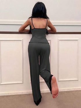 SHEIN طقم ملابس نوم للنساء مع قميص كامي مزين بالدانتيل وبنطلون