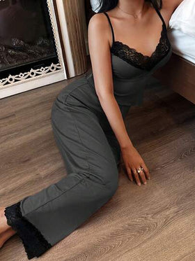 SHEIN طقم ملابس نوم للنساء مع قميص كامي مزين بالدانتيل وبنطلون