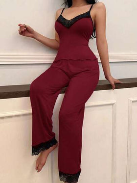 SHEIN طقم ملابس نوم للنساء مع قميص كامي مزين بالدانتيل وبنطلون