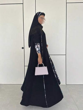 عباية بأكمام طويلة راجلان مع تفاصيل طباعة متباينة، ملابس إسلامية أنيقة ومتواضعة للنساء