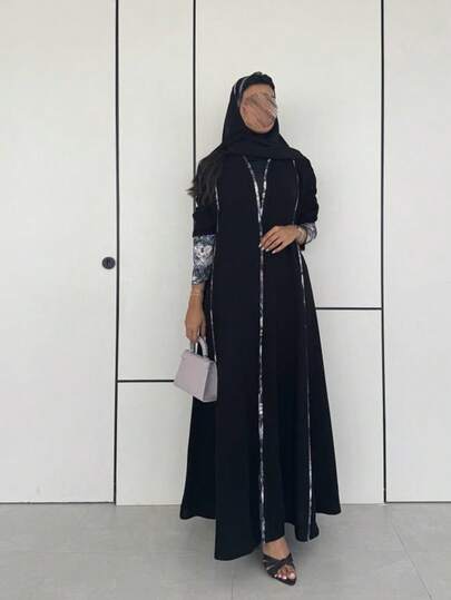 عباية بأكمام طويلة راجلان مع تفاصيل طباعة متباينة، ملابس إسلامية أنيقة ومتواضعة للنساء