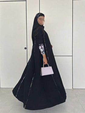 عباية بأكمام طويلة راجلان مع تفاصيل طباعة متباينة، ملابس إسلامية أنيقة ومتواضعة للنساء