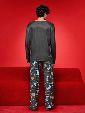 SHEIN بيجامة رجالية مع عناصر ألعاب، توب بأكمام طويلة وبنطلون، خصر مطاطي منخفض، تصميم مطبوع بياقة عادية، ملابس شتوية