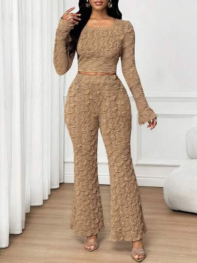 SHEIN Lady طقم ملابس علوية وبنطلون بأكمام واسعة وياقة مستديرة مصنوع من نسيج مضلع على الطراز الأوروبي والأمريكي، موضة قطعتين