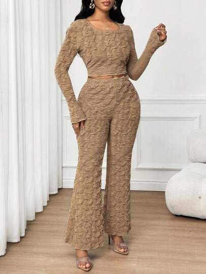 SHEIN Lady طقم ملابس علوية وبنطلون بأكمام واسعة وياقة مستديرة مصنوع من نسيج مضلع على الطراز الأوروبي والأمريكي، موضة قطعتين