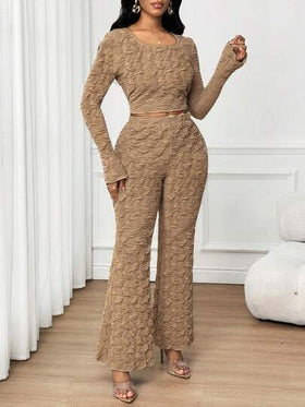 SHEIN Lady طقم ملابس علوية وبنطلون بأكمام واسعة وياقة مستديرة مصنوع من نسيج مضلع على الطراز الأوروبي والأمريكي، موضة قطعتين
