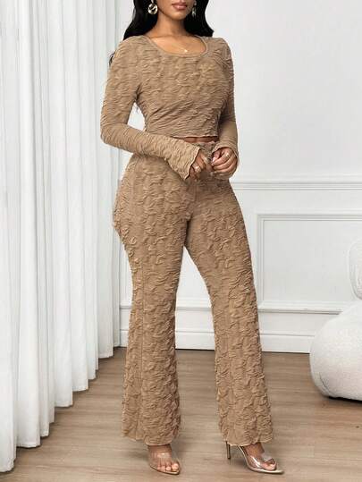 SHEIN Lady طقم ملابس علوية وبنطلون بأكمام واسعة وياقة مستديرة مصنوع من نسيج مضلع على الطراز الأوروبي والأمريكي، موضة قطعتين
