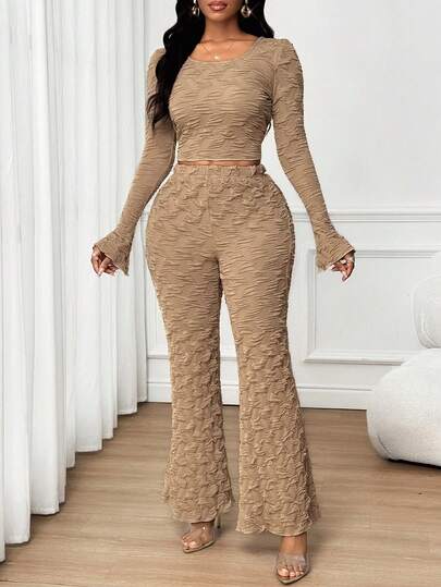 SHEIN Lady طقم ملابس علوية وبنطلون بأكمام واسعة وياقة مستديرة مصنوع من نسيج مضلع على الطراز الأوروبي والأمريكي، موضة قطعتين