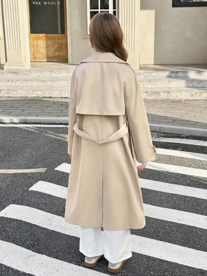 SHEIN Serisse Kids معطف طويل فضفاض بياقة مزرر وحزام وجيب وفيونكة، أنيق وعملي للفتيات المراهقات، بطراز عسكري كاجوال، للتنقل والخارج، للعودة إلى المدرسة، ملابس متطابقة للأم والابنة