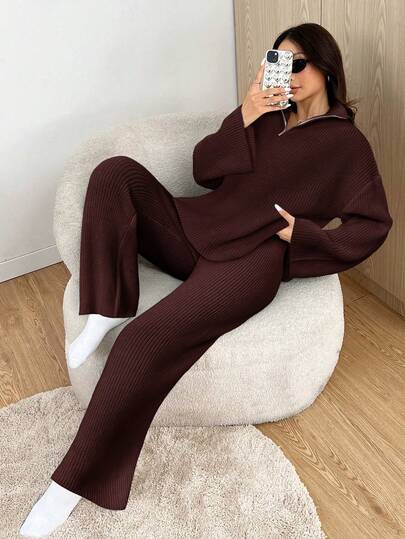SHEIN EZwear بدلة كاجوال من قطعتين تتكون من كنزة صوفية بسحاب وكتف منسدل بلون بني القهوة وبنطال مصنوع من الأقمشة المحبوكة، مناسبة للخريف والشتاء