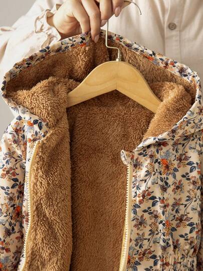 SHEIN Vintaside Kids 1 قطعة هودي مبطن بالحرارة مزخرف بالأزهار الرجعي للفتيات الصغيرات موديل 2025 الجديد، مع خصر مطاطي، ملابس خارجية سميكة دافئة متعددة الاستخدامات