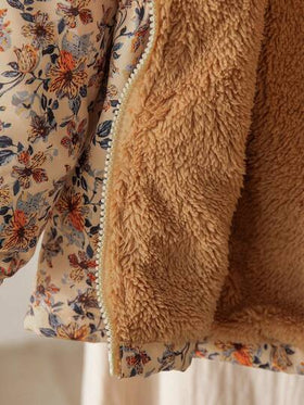 SHEIN Vintaside Kids 1 قطعة هودي مبطن بالحرارة مزخرف بالأزهار الرجعي للفتيات الصغيرات موديل 2025 الجديد، مع خصر مطاطي، ملابس خارجية سميكة دافئة متعددة الاستخدامات