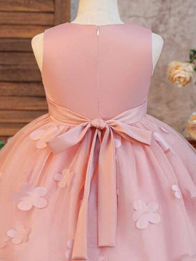SHEIN Glamorique Kids فستان أميرة للفتيات الصغيرات، فستان فتاة الزهور، فستان رسمي لحفلة عيد الميلاد والزفاف والعطلات، قماش أطلس، بدون أكمام، وردي باهت، تنورة من التول المتطبقة، بتصميم عقدة الفراشة على الظهر بأسلوب الشرق الأوسط والأوروبي