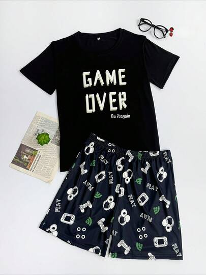 مجموعة بيجامة رجالية كاجوال "GAME OVER" طباعة - تي شيرت رقبة طاقم أسود وشورت، بنمط وحدة التحكم في الألعاب، قابل للغسل في الغسالة