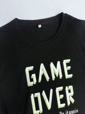 مجموعة بيجامة رجالية كاجوال "GAME OVER" طباعة - تي شيرت رقبة طاقم أسود وشورت، بنمط وحدة التحكم في الألعاب، قابل للغسل في الغسالة